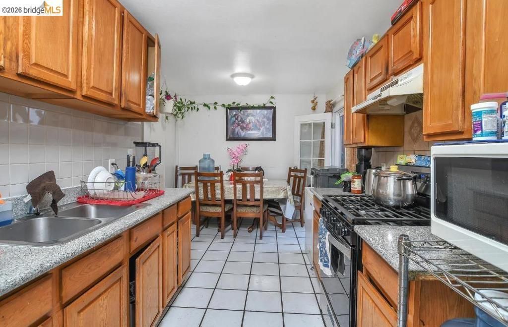 Image 4 of property listing at 141 E 15th ST, Pittsburg, CA 94565