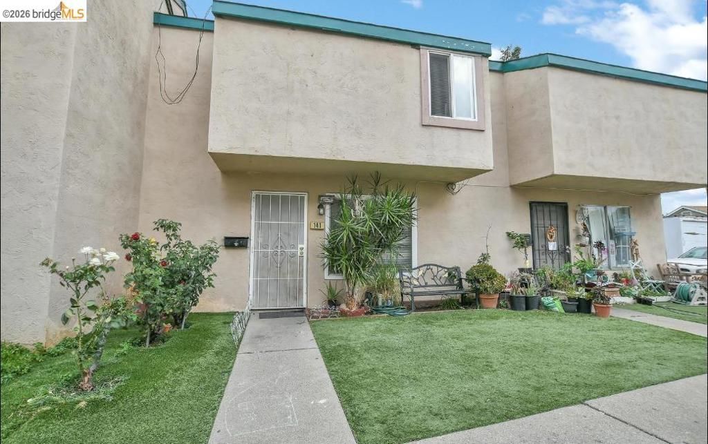 Image 7 of property listing at 141 E 15th ST, Pittsburg, CA 94565