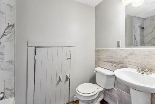 7718 Hamilton Avenue, Mt Healthy, OH 45231