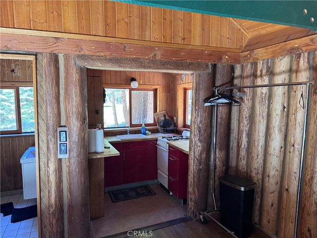 10 Beasore Road, Bass Lake, CA 93604