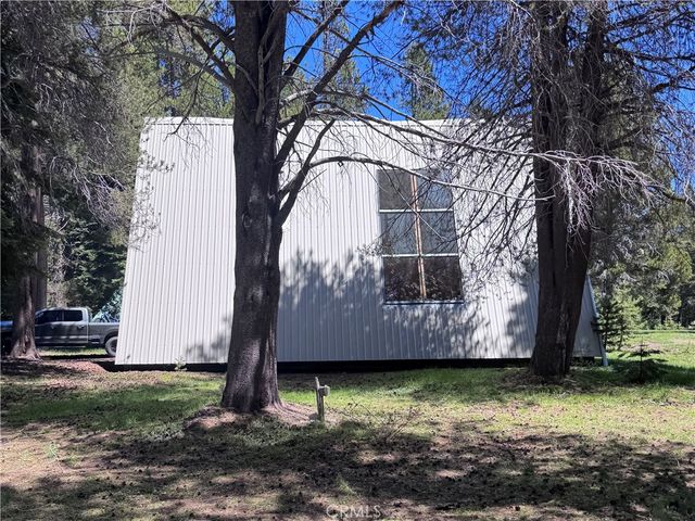 10 Beasore Road, Bass Lake, CA 93604