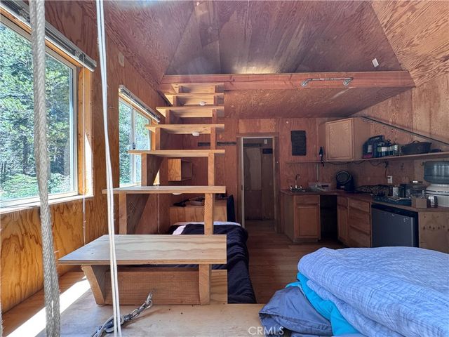10 Beasore Road, Bass Lake, CA 93604