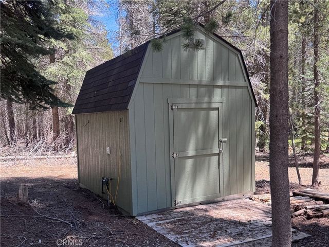 10 Beasore Road, Bass Lake, CA 93604