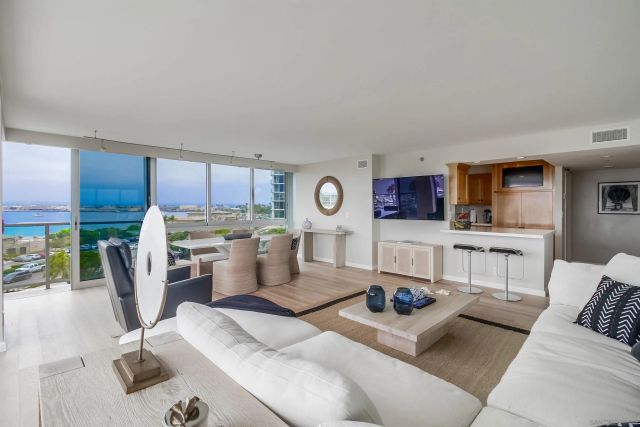 1750 Avenida Del Mundo 402, Coronado, CA 92118