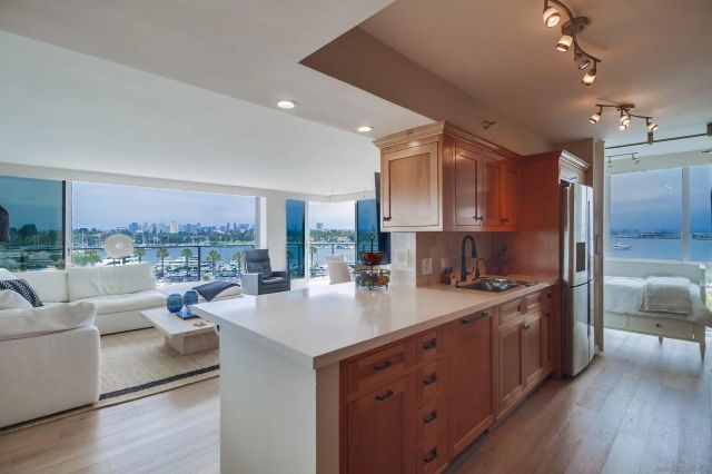 1750 Avenida Del Mundo 402, Coronado, CA 92118