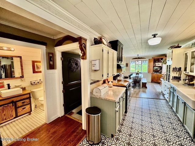 96 Shields Ln, Willisburg, KY 40078