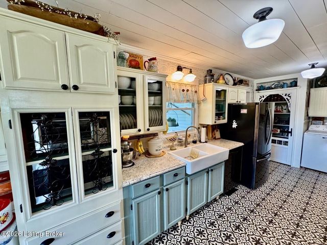 96 Shields Ln, Willisburg, KY 40078