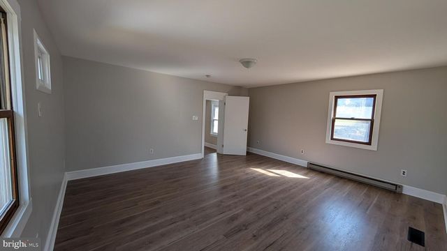 4 BORATEN RD, Royersford, PA 19468