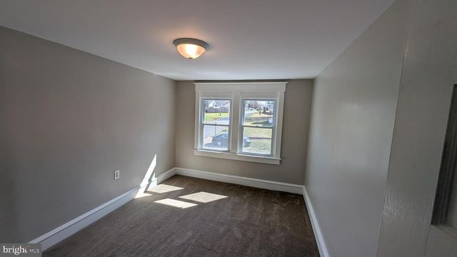 4 BORATEN RD, Royersford, PA 19468