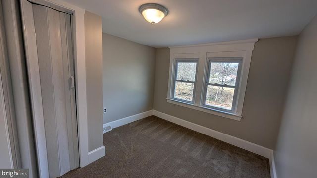 4 BORATEN RD, Royersford, PA 19468