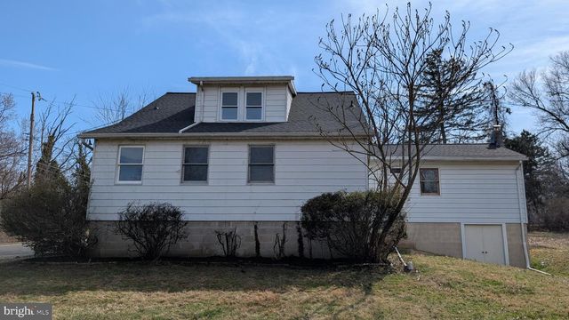 4 BORATEN RD, Royersford, PA 19468