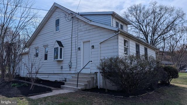4 BORATEN RD, Royersford, PA 19468