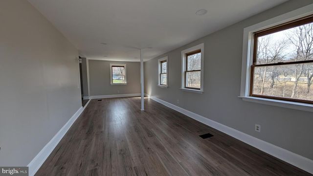 4 BORATEN RD, Royersford, PA 19468