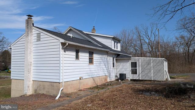 4 BORATEN RD, Royersford, PA 19468