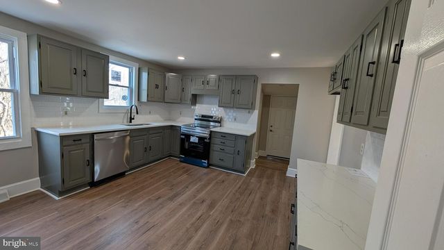 4 BORATEN RD, Royersford, PA 19468