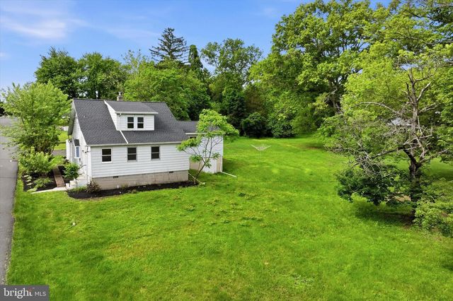 4 BORATEN RD, Royersford, PA 19468