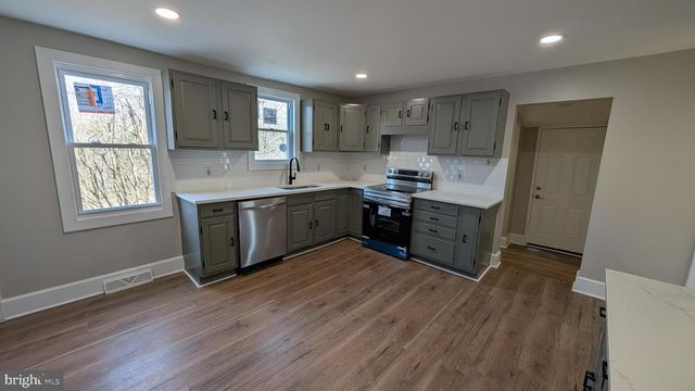 4 BORATEN RD, Royersford, PA 19468