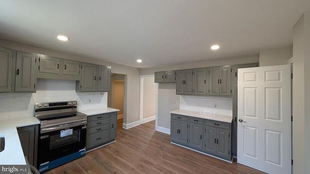 4 BORATEN RD, Royersford, PA 19468