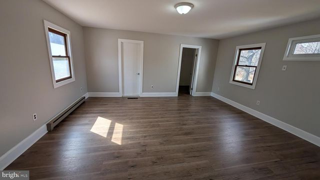 4 BORATEN RD, Royersford, PA 19468