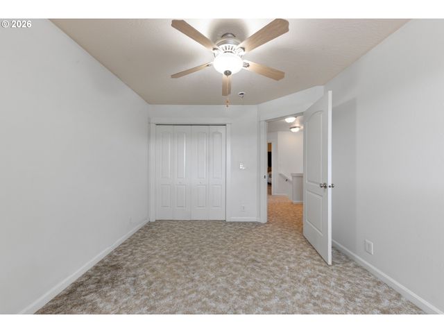 886 N 7TH St, Harrisburg, OR 97446