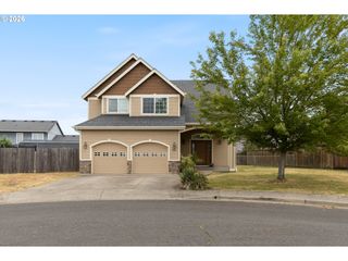 886 N 7TH St, Harrisburg, OR 97446