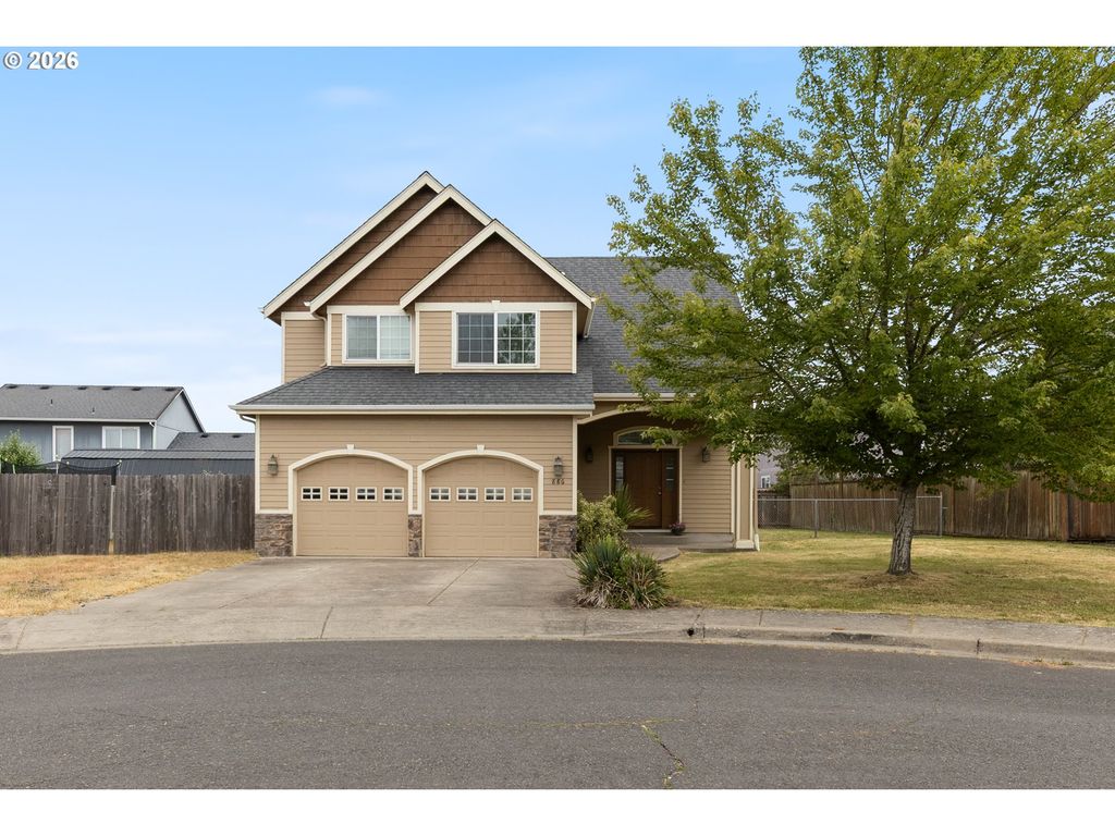 886 N 7TH St, Harrisburg, OR 97446