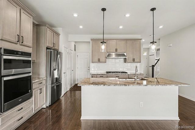 4871 Broomfield Way, Lake Orion, MI 48359
