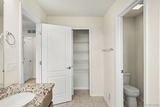 4871 Broomfield Way, Lake Orion, MI 48359