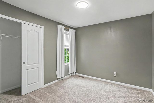 4871 Broomfield Way, Lake Orion, MI 48359