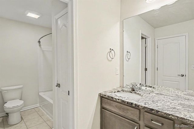 4871 Broomfield Way, Lake Orion, MI 48359