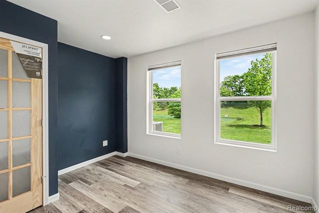 4871 Broomfield Way, Lake Orion, MI 48359