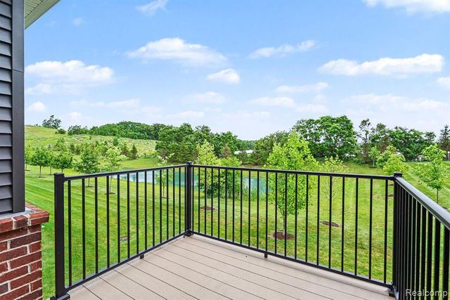 4871 Broomfield Way, Lake Orion, MI 48359