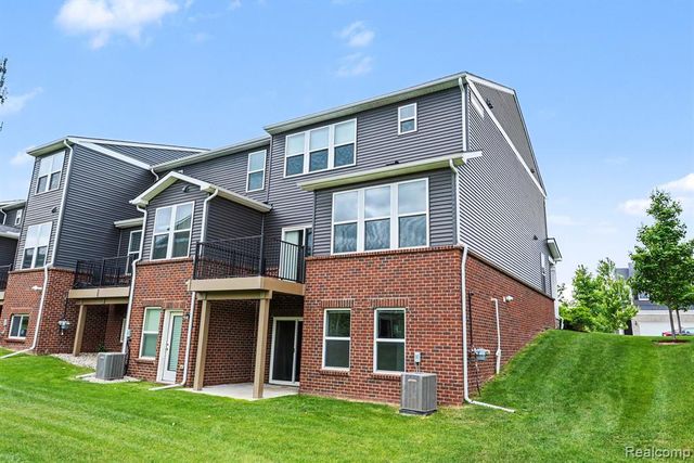 4871 Broomfield Way, Lake Orion, MI 48359