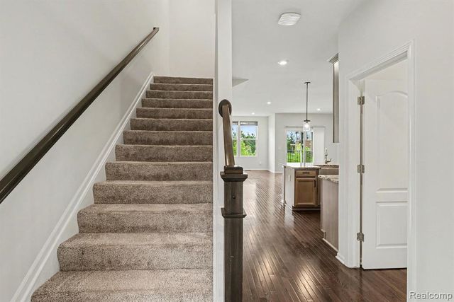 4871 Broomfield Way, Lake Orion, MI 48359