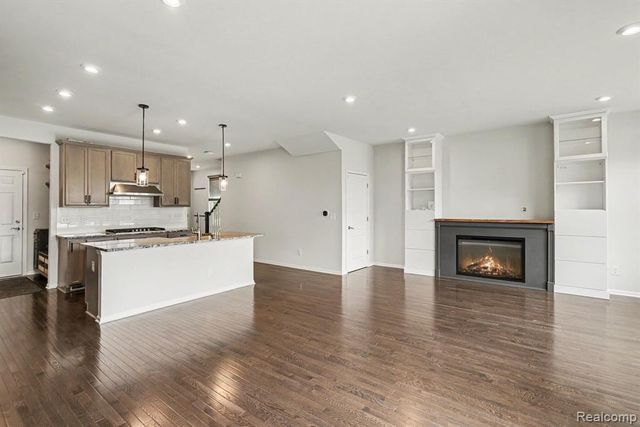 4871 Broomfield Way, Lake Orion, MI 48359
