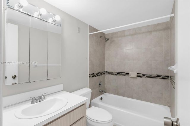9280 Fontainebleau Blvd 505, Miami, FL 33172