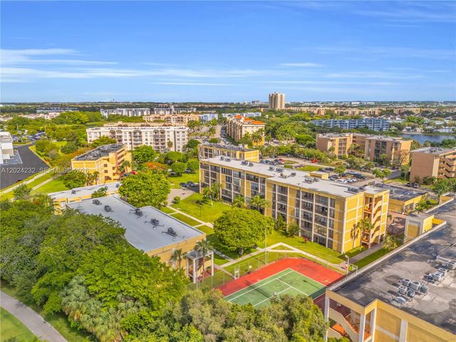 9280 Fontainebleau Blvd 505, Miami, FL 33172