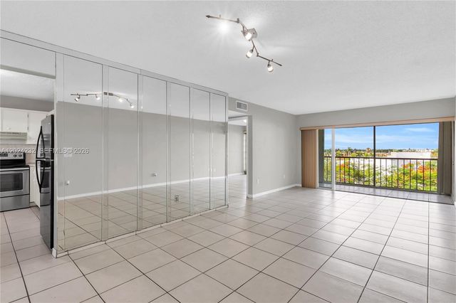 9280 Fontainebleau Blvd 505, Miami, FL 33172