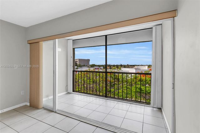 9280 Fontainebleau Blvd 505, Miami, FL 33172