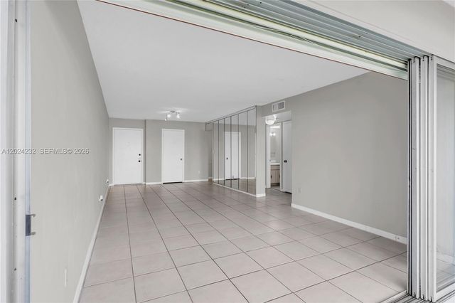 9280 Fontainebleau Blvd 505, Miami, FL 33172