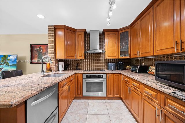 2021 Barcelona Ter, Margate, FL 33063