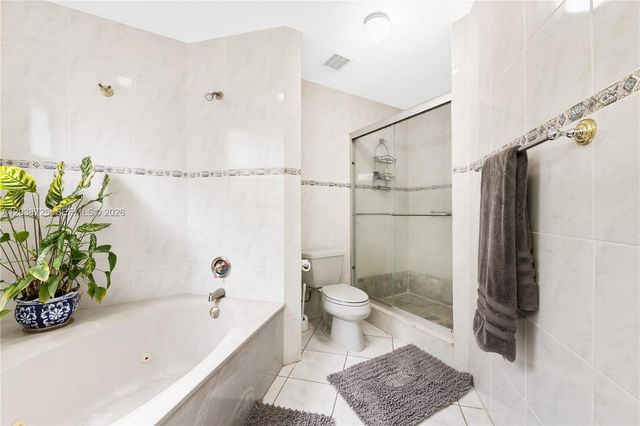 2021 Barcelona Ter, Margate, FL 33063
