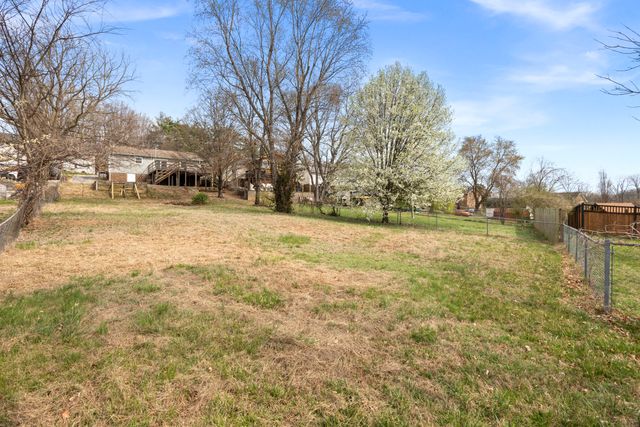 129 Tusculum Rd, Antioch, TN 37013