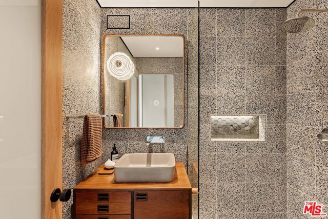 8937 Appian Way, Los Angeles, CA 90046