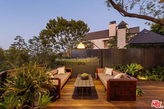 8937 Appian Way, Los Angeles, CA 90046