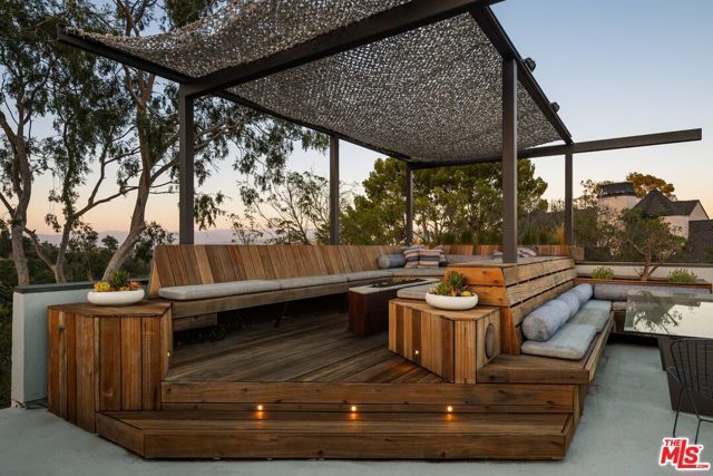 8937 Appian Way, Los Angeles, CA 90046