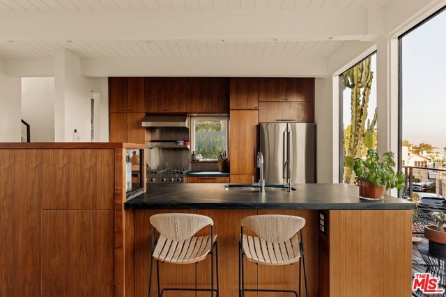 8937 Appian Way, Los Angeles, CA 90046
