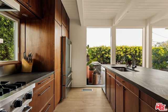 8937 Appian Way, Los Angeles, CA 90046