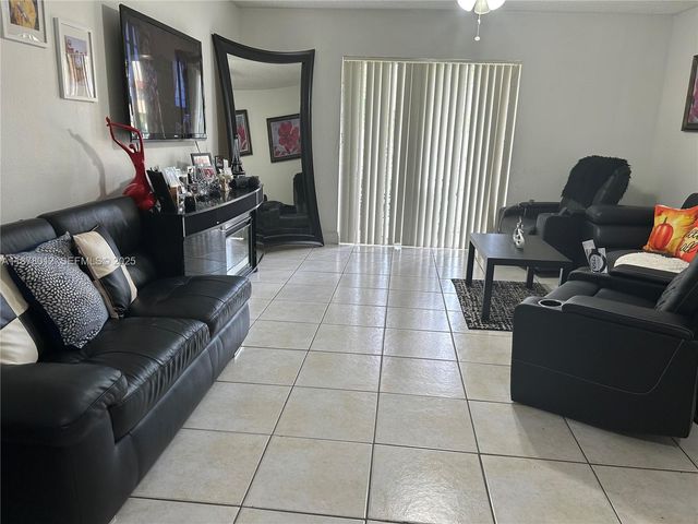 17901 NW 68th Avenue T101, Hialeah, FL 33015