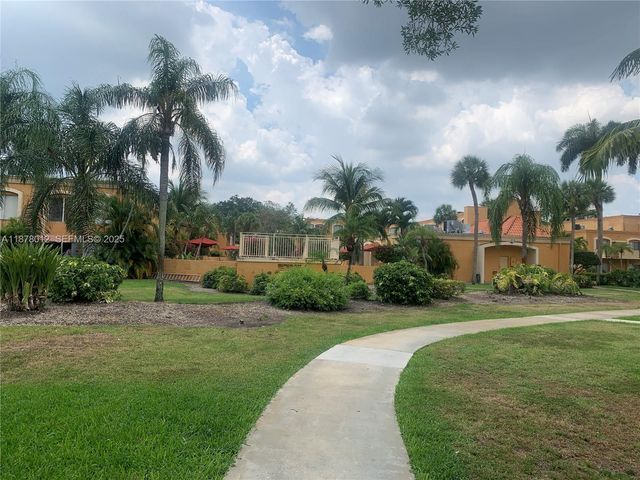17901 NW 68th Avenue T101, Hialeah, FL 33015